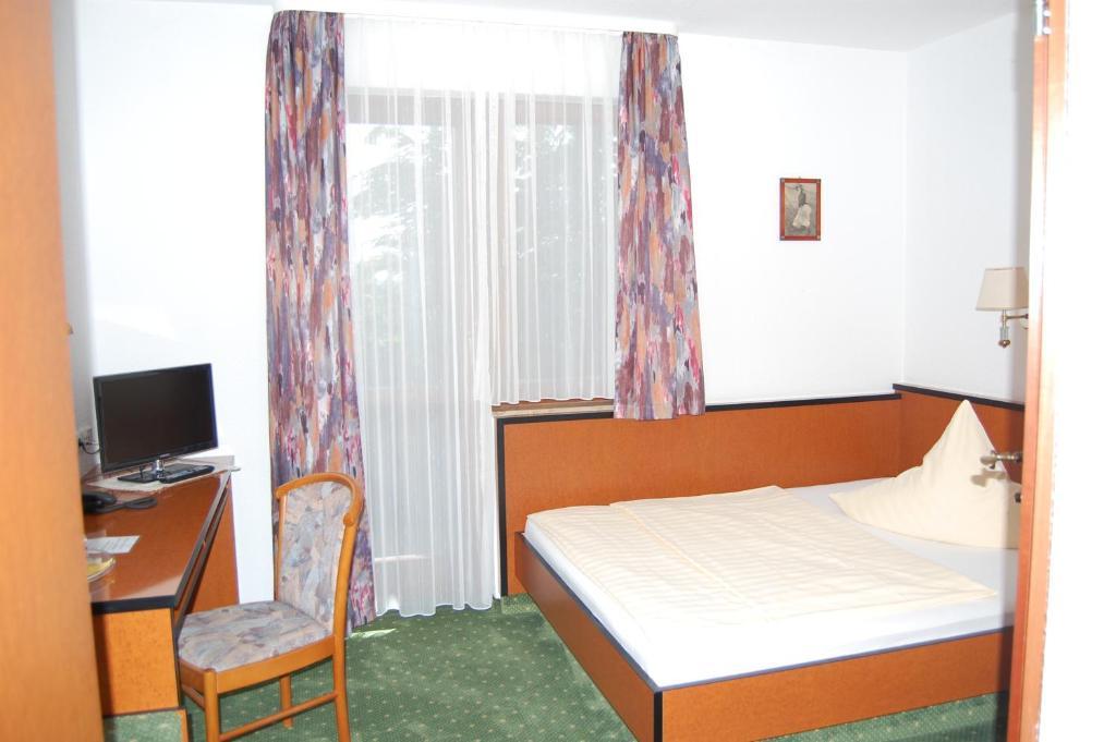 Hotel Zum Nussbaum Дрезден Стая снимка