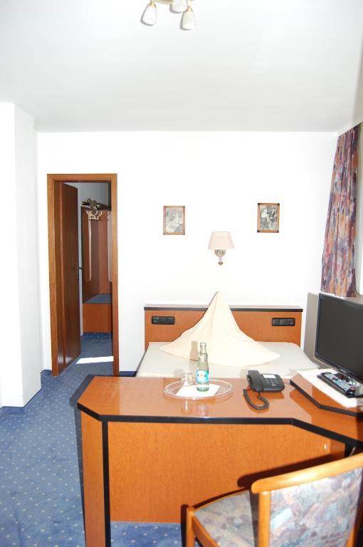 Hotel Zum Nussbaum Дрезден Стая снимка